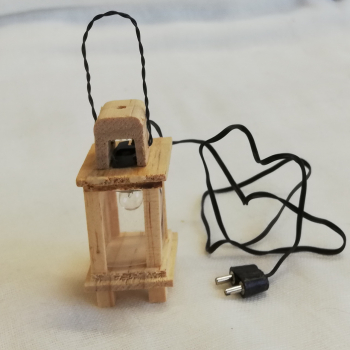 Preview: Holzlaterne mit Beleuchtung für 30cm Figuren